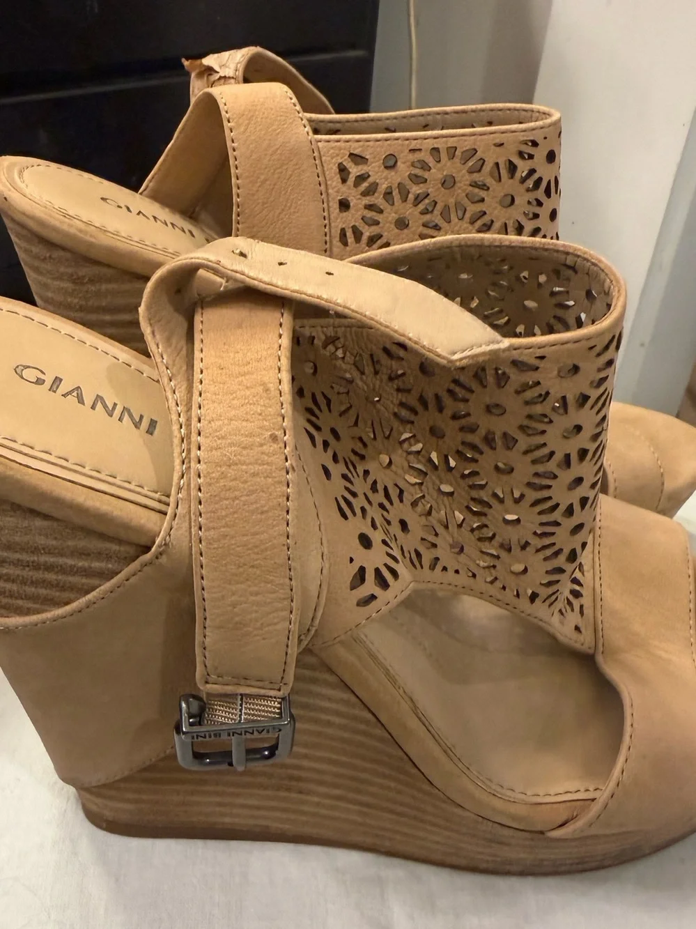 Gianni Bini Tan Leather Laser Cut Wedge Sandals Size 8.5